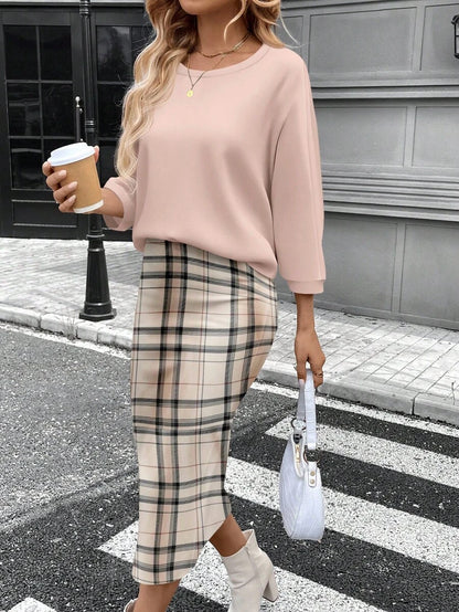 SHEIN LUNE Conjunto de camiseta feminina com gola redonda e manga morcego e saia reta justa, tecido com textura canelada felpuda, elegante para deslocamento casual, quente para outono/inverno